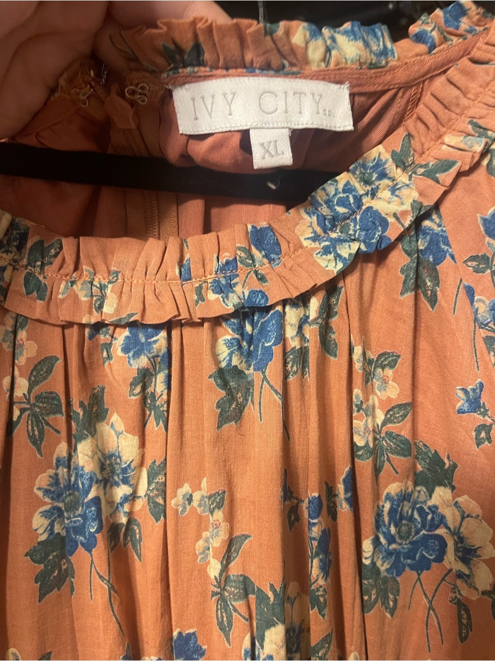 Ivy City Co Elena Floral Smocked Waist Midi Dress in Peach with Blue Blooms - Picture 4 of 4